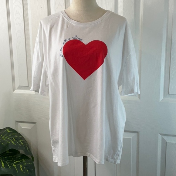 Universal Thread Women's Valentine's Day Oversized
Short Sleeve Graphic Tee XL - Picture 2 of 9